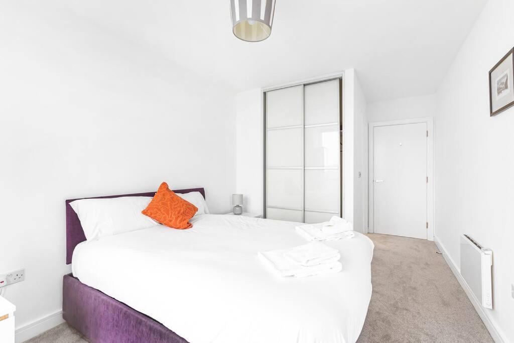 High Spec 2 Bed, 2 Bath, Wi-Fi, Balcony Apartment Hemel Hempstead Luaran gambar