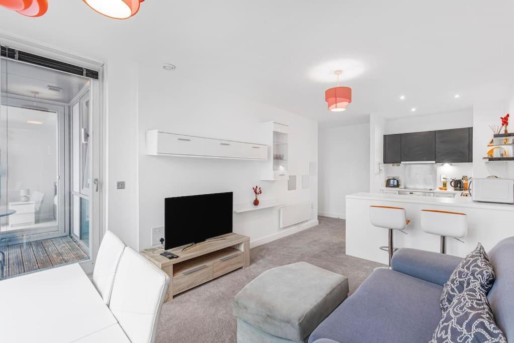 High Spec 2 Bed, 2 Bath, Wi-Fi, Balcony Apartment Hemel Hempstead Luaran gambar