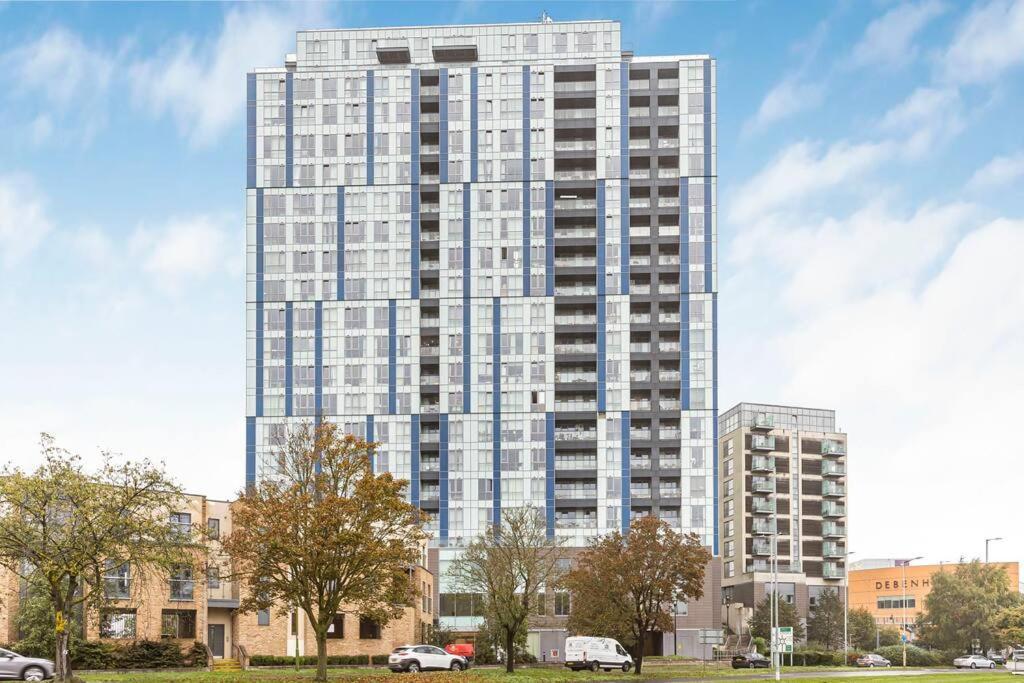 High Spec 2 Bed, 2 Bath, Wi-Fi, Balcony Apartment Hemel Hempstead Luaran gambar