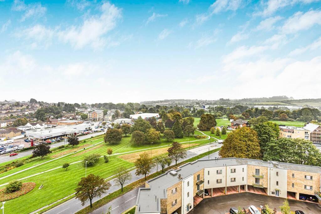 High Spec 2 Bed, 2 Bath, Wi-Fi, Balcony Apartment Hemel Hempstead Luaran gambar