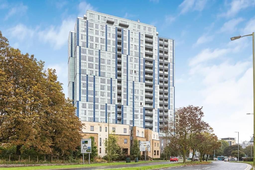 High Spec 2 Bed, 2 Bath, Wi-Fi, Balcony Apartment Hemel Hempstead Luaran gambar